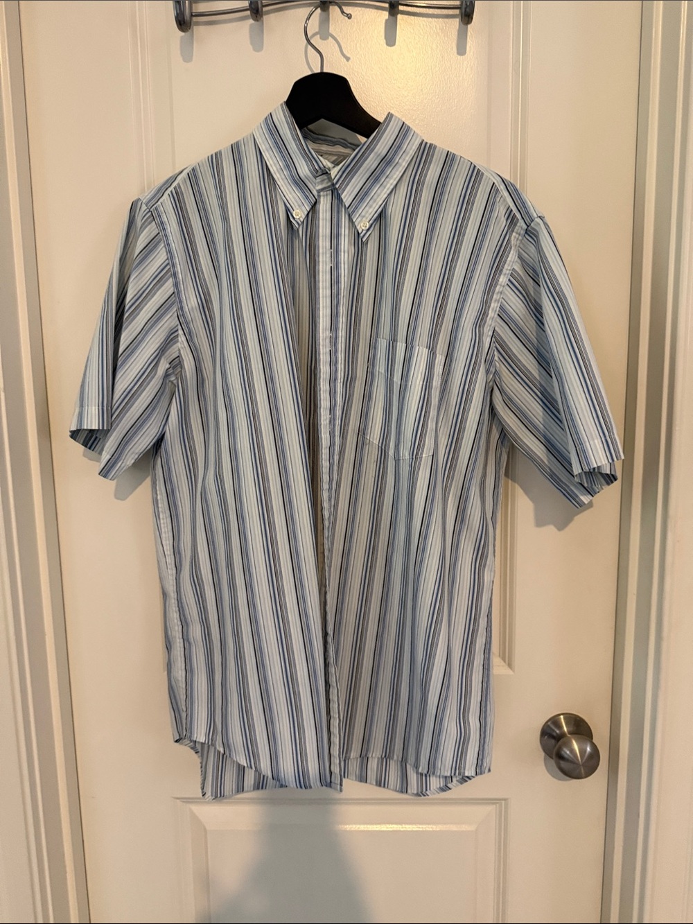 Dockers Blue & White Vertical Stripe Short-Sleeve Button-Down Shirt